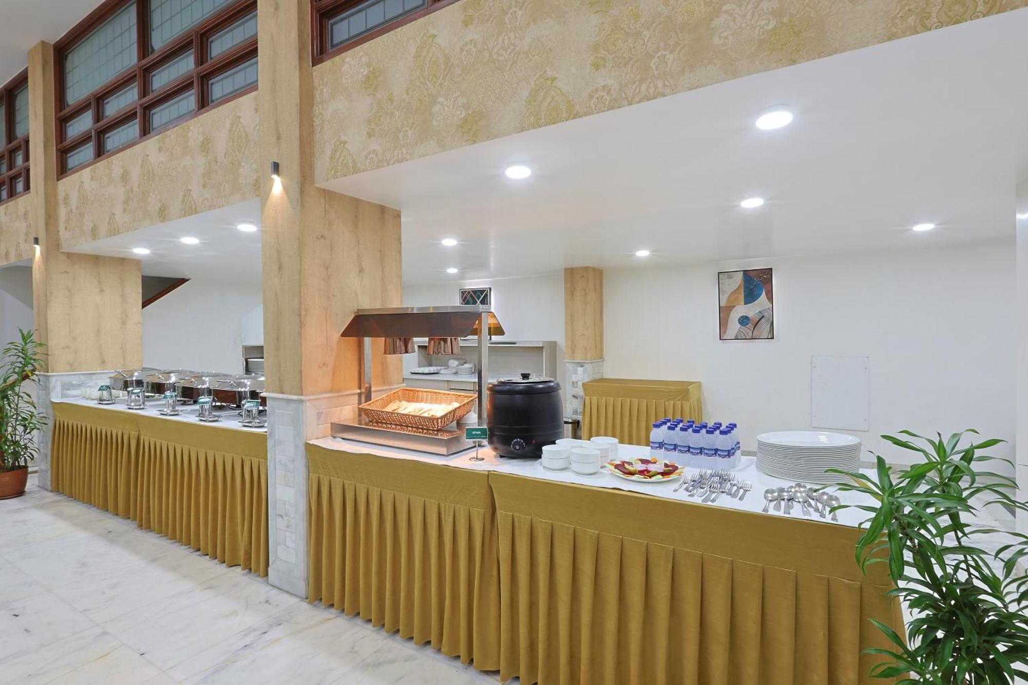 Hotel Apex Surat Exterior photo