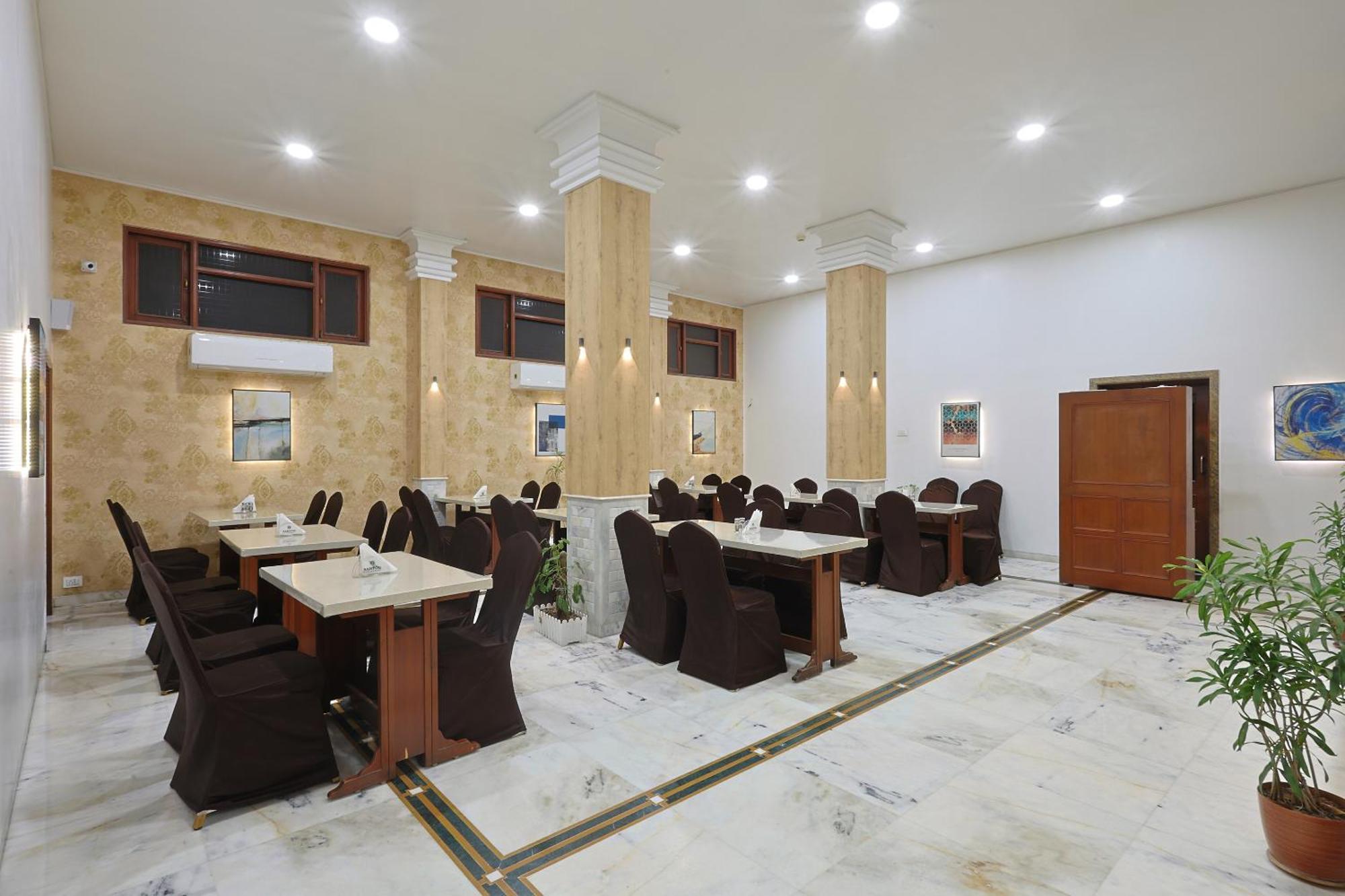 Hotel Apex Surat Exterior photo