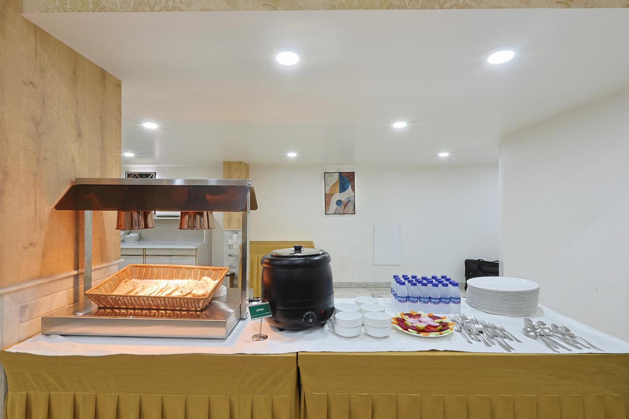 Hotel Apex Surat Exterior photo
