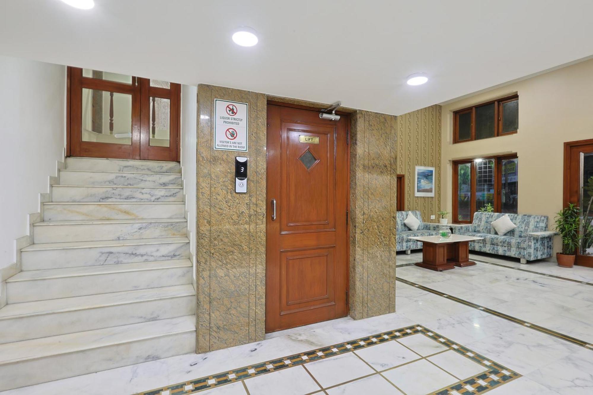 Hotel Apex Surat Exterior photo