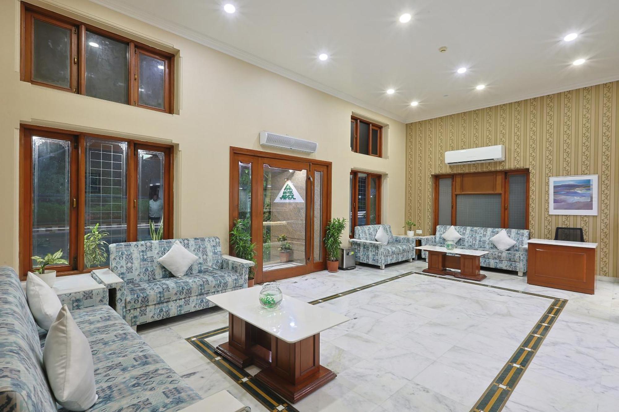 Hotel Apex Surat Exterior photo