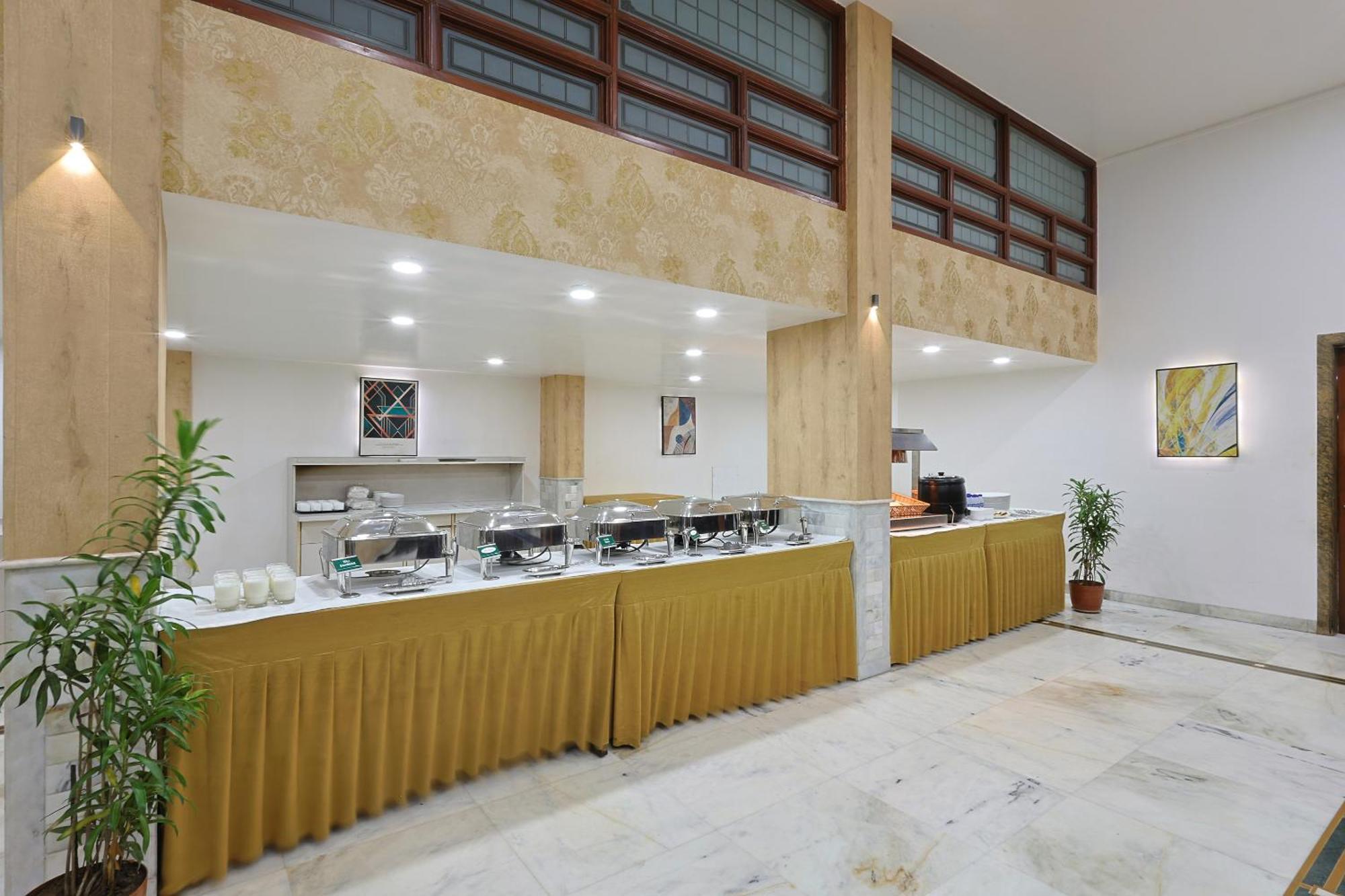 Hotel Apex Surat Exterior photo