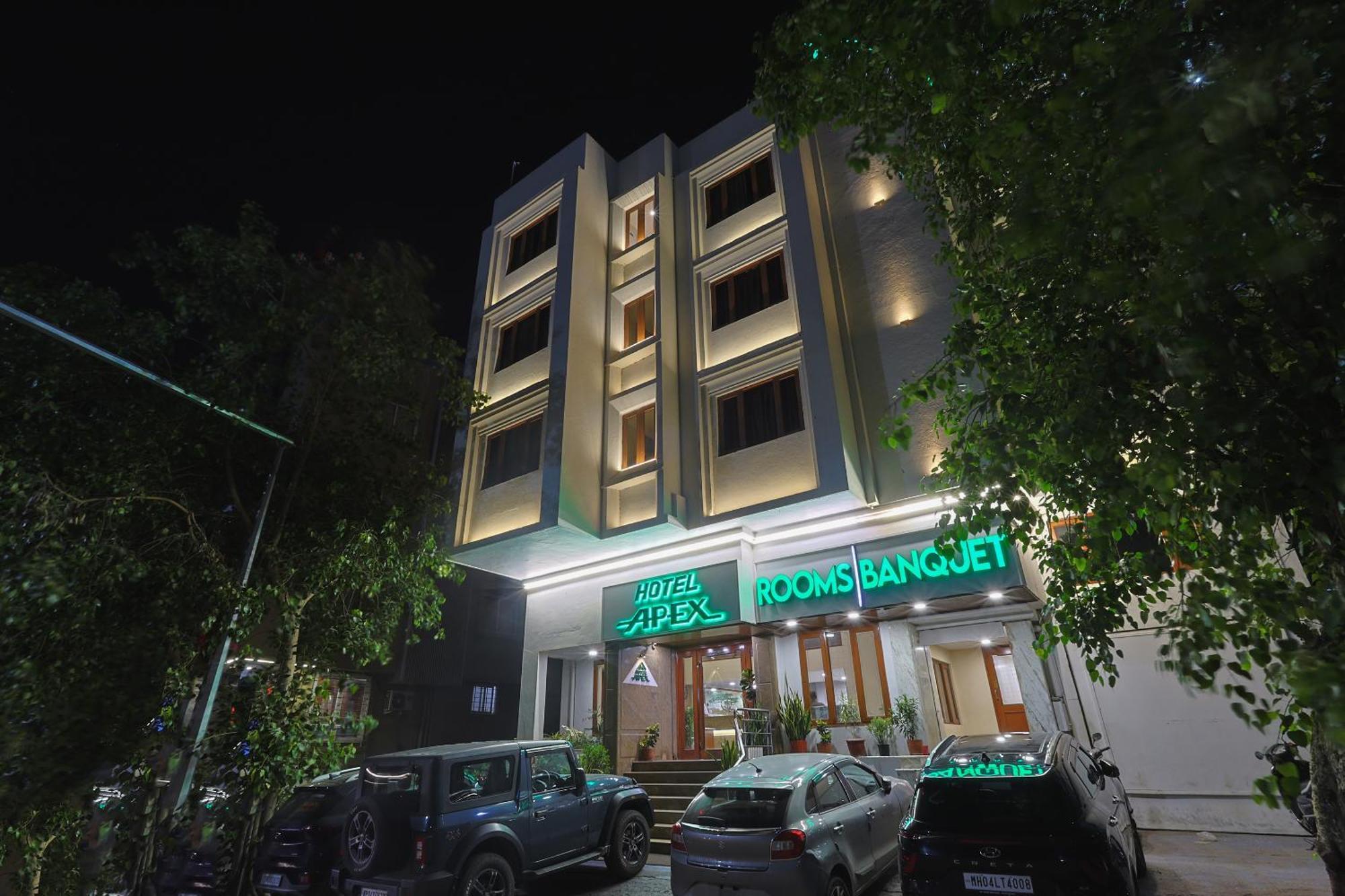 Hotel Apex Surat Exterior photo