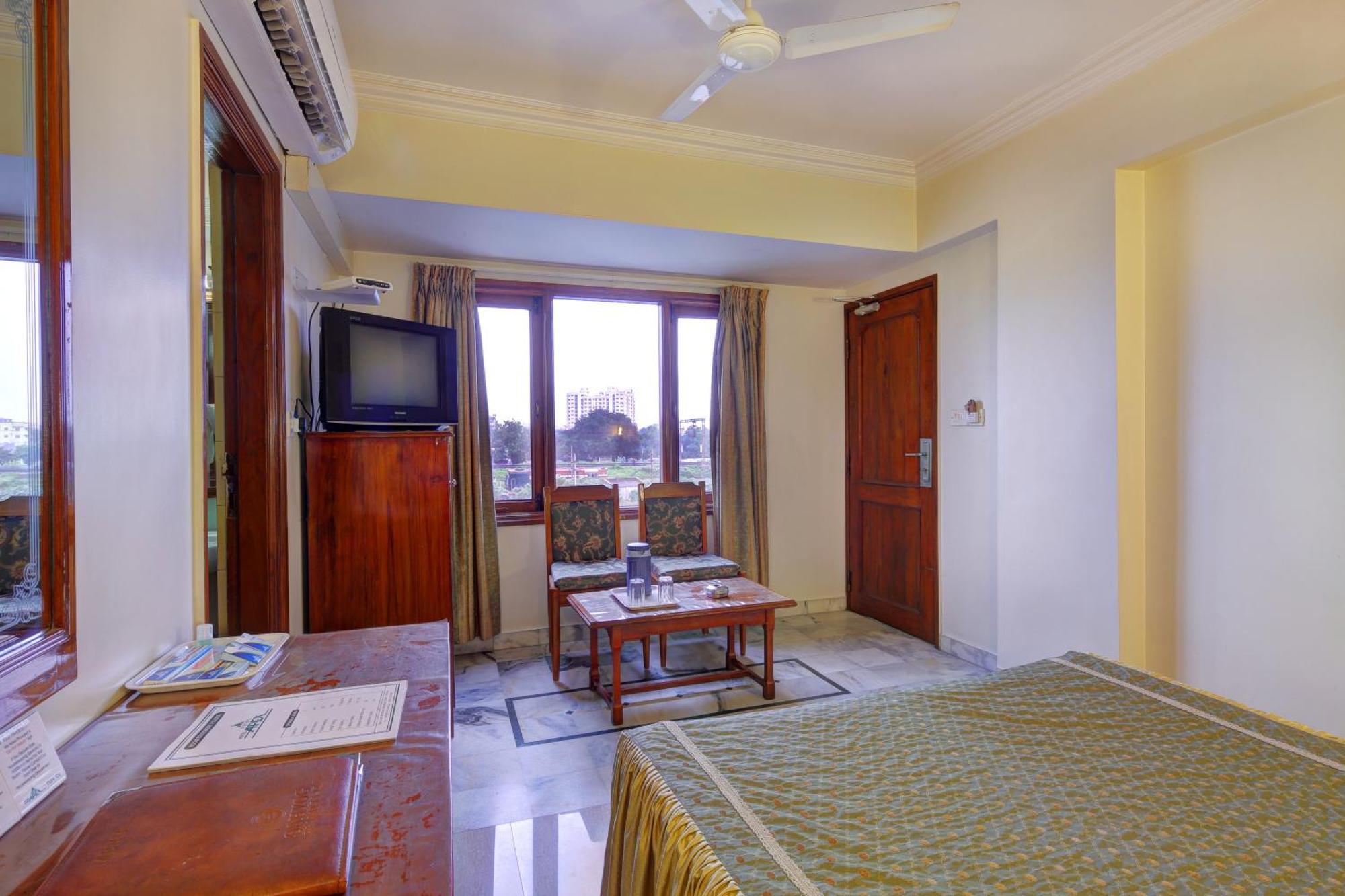 Hotel Apex Surat Exterior photo